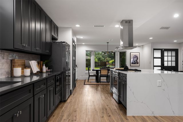 10262 Vinemont Street, Dallas, TX 75218