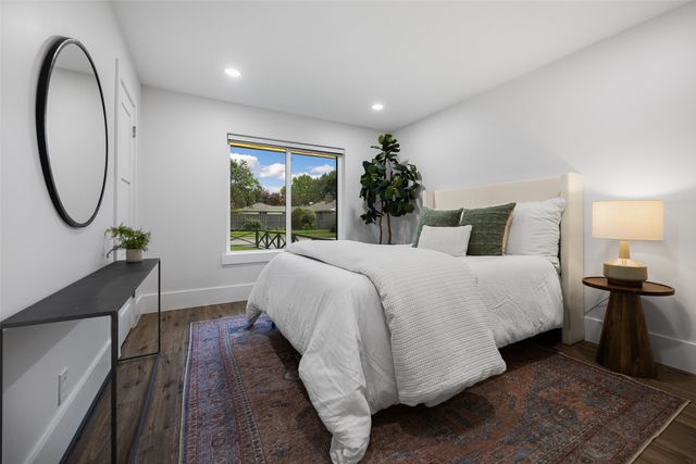 10262 Vinemont Street, Dallas, TX 75218