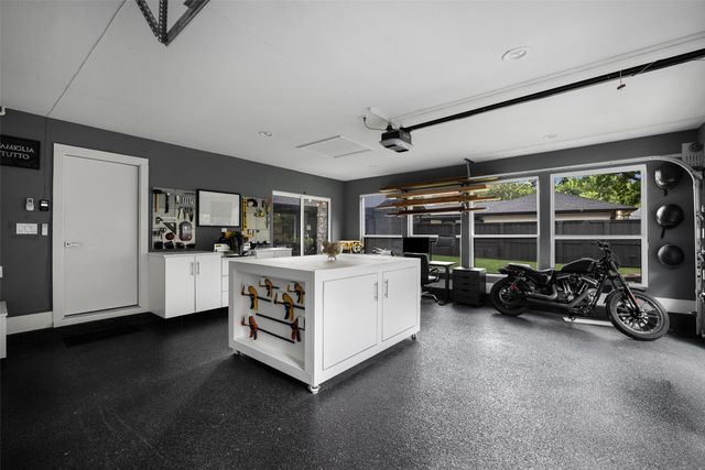 10262 Vinemont Street, Dallas, TX 75218