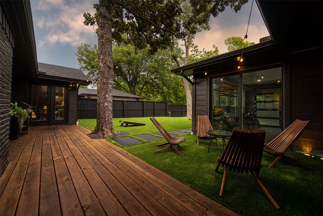 10262 Vinemont Street, Dallas, TX 75218