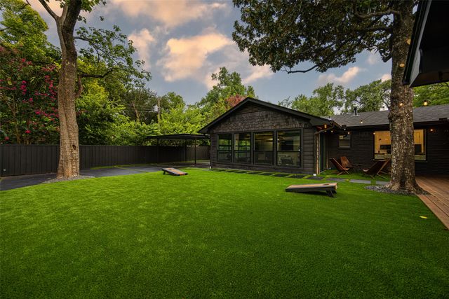 10262 Vinemont Street, Dallas, TX 75218