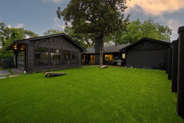 10262 Vinemont Street, Dallas, TX 75218