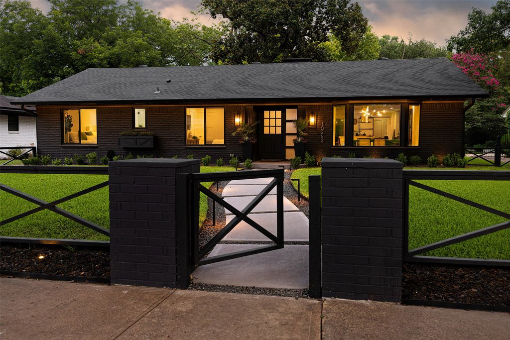 10262 Vinemont Street, Dallas, TX 75218