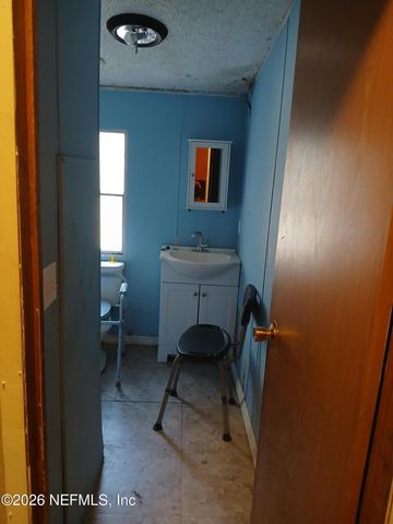 136 POWER LINE Road, Melrose, FL 32666