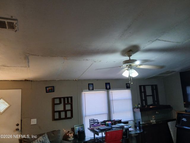 136 POWER LINE Road, Melrose, FL 32666