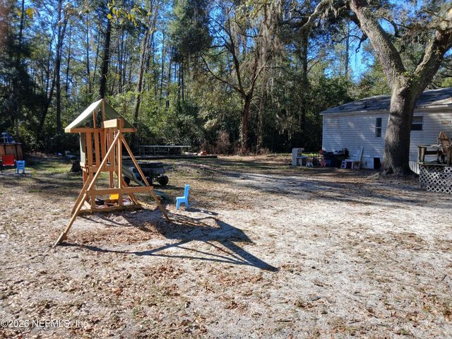 136 POWER LINE Road, Melrose, FL 32666