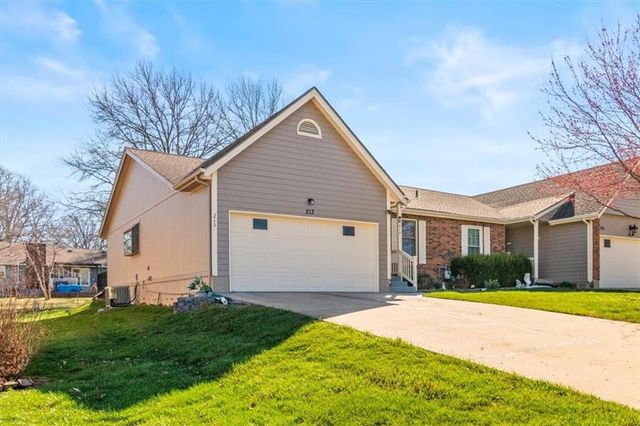 213 SE RIDGEVIEW Drive, Lee's Summit, MO 64063