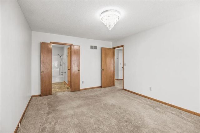 213 SE RIDGEVIEW Drive, Lee's Summit, MO 64063