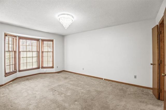 213 SE RIDGEVIEW Drive, Lee's Summit, MO 64063