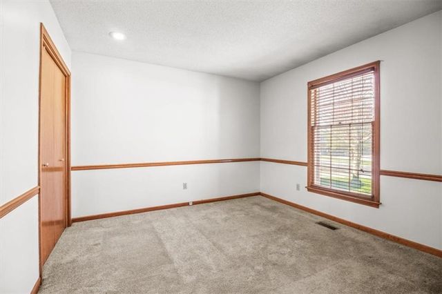 213 SE RIDGEVIEW Drive, Lee's Summit, MO 64063