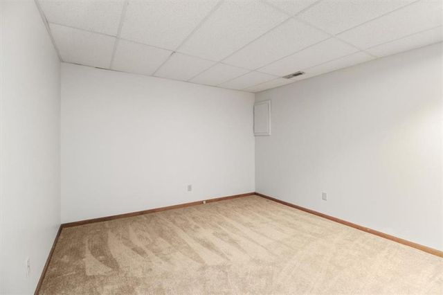 213 SE RIDGEVIEW Drive, Lee's Summit, MO 64063