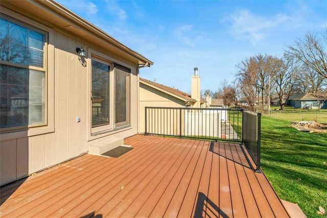 213 SE RIDGEVIEW Drive, Lee's Summit, MO 64063