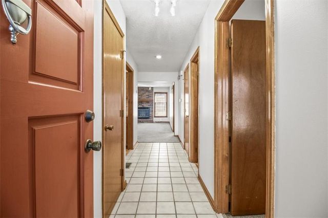 213 SE RIDGEVIEW Drive, Lee's Summit, MO 64063