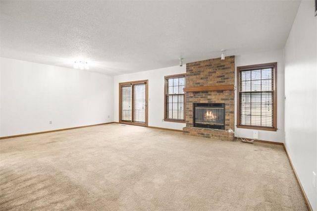 213 SE RIDGEVIEW Drive, Lee's Summit, MO 64063