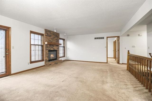 213 SE RIDGEVIEW Drive, Lee's Summit, MO 64063