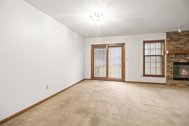 213 SE RIDGEVIEW Drive, Lee's Summit, MO 64063