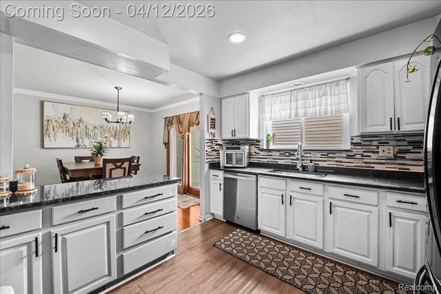 6716 Rosedale Boulevard, Allen Park, MI 48101