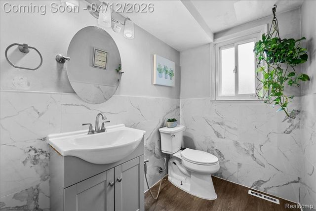 6716 Rosedale Boulevard, Allen Park, MI 48101