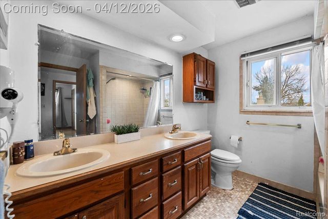 6716 Rosedale Boulevard, Allen Park, MI 48101