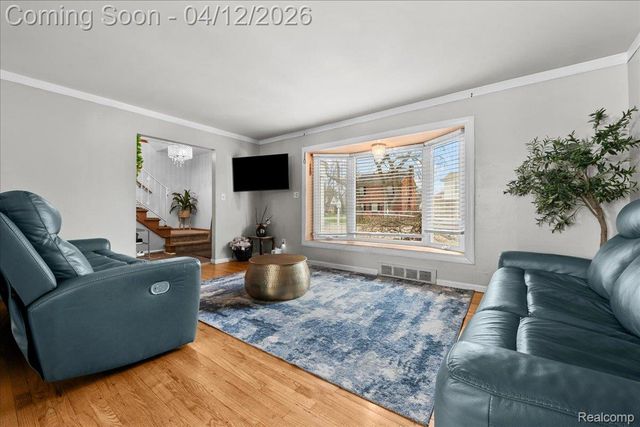 6716 Rosedale Boulevard, Allen Park, MI 48101