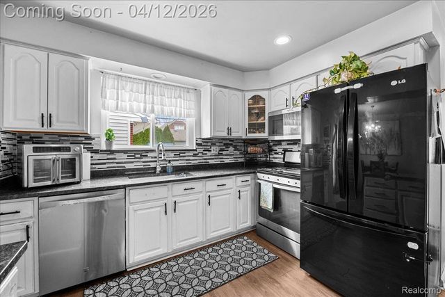 6716 Rosedale Boulevard, Allen Park, MI 48101