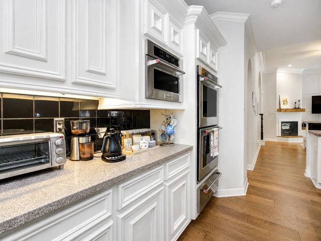 110 Capstone Circle, The Woodlands, TX 77381