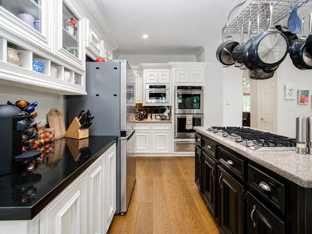 110 Capstone Circle, The Woodlands, TX 77381