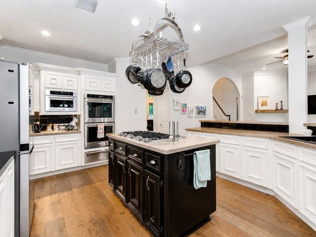 110 Capstone Circle, The Woodlands, TX 77381