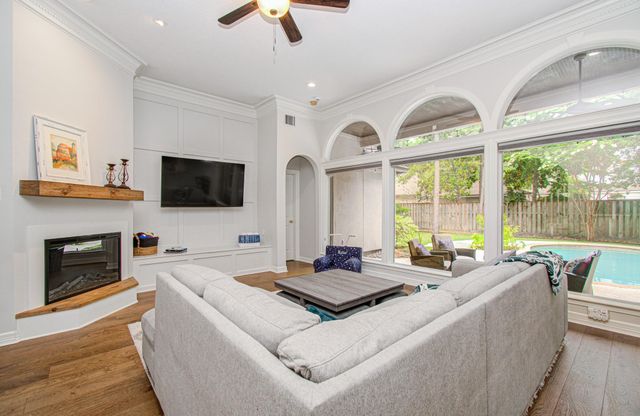 110 Capstone Circle, The Woodlands, TX 77381