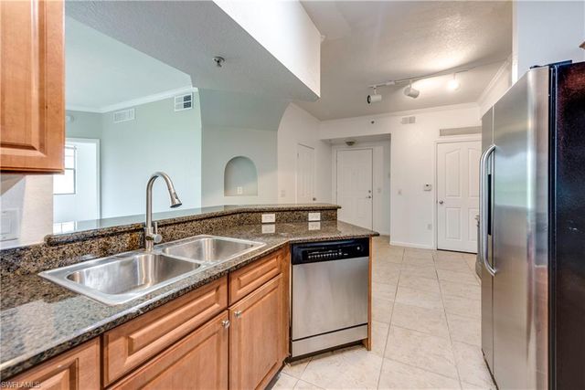13000 Positano CIR 301, Naples, FL 34105