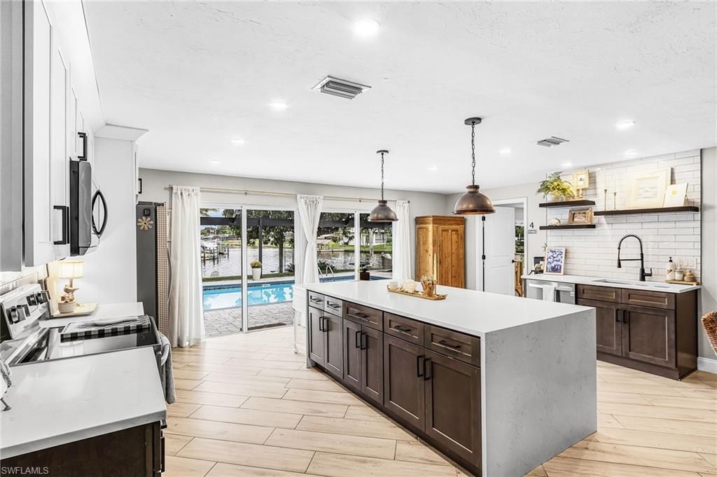 3725 SE 1st AVE, Cape Coral, FL 33904