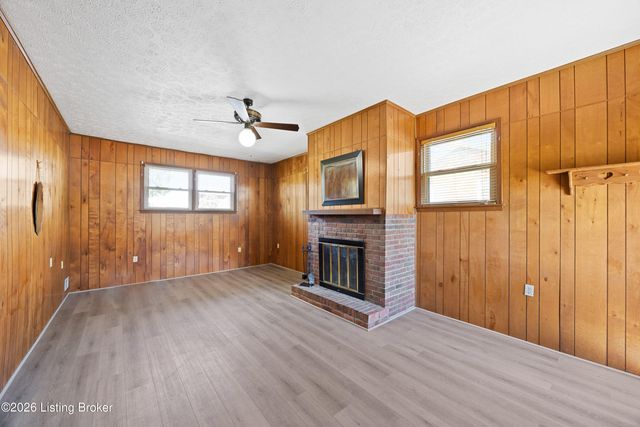 201 Salt River Dr, Shepherdsville, KY 40165