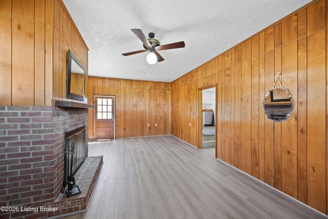 201 Salt River Dr, Shepherdsville, KY 40165