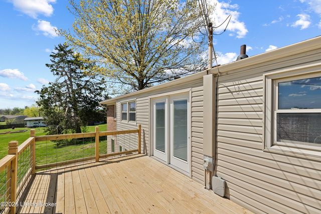 201 Salt River Dr, Shepherdsville, KY 40165