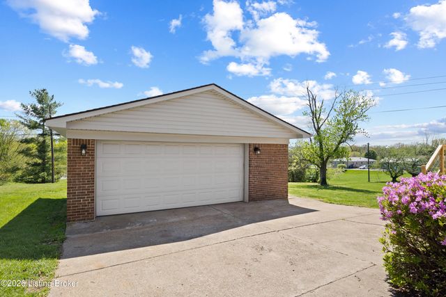 201 Salt River Dr, Shepherdsville, KY 40165