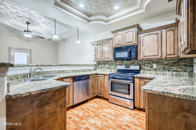3249 GOLD POINT Drive, El Paso, TX 79938