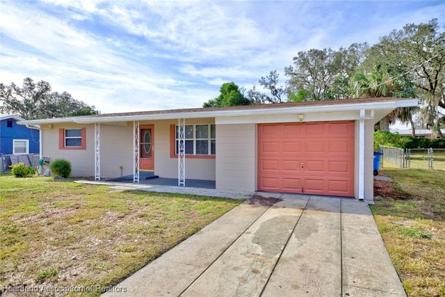 1729 Warfield Place, Sebring, FL 33870