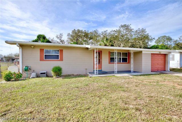 1729 Warfield Place, Sebring, FL 33870