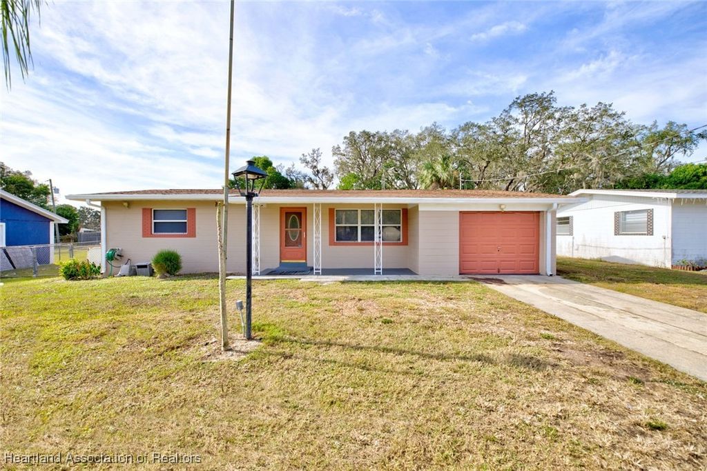 1729 Warfield Place, Sebring, FL 33870