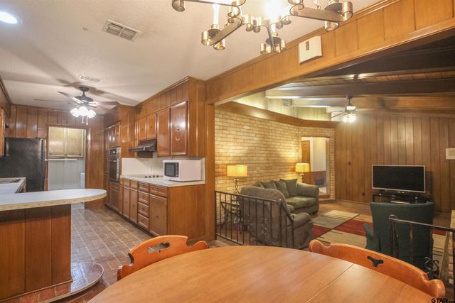 903 Kelly St, Jacksonville, TX 75766