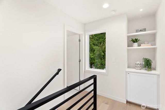 2817 W Bertona Street, Seattle, WA 98199