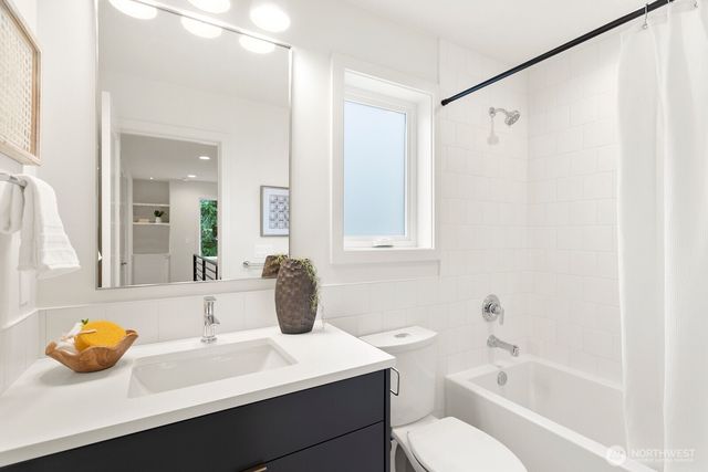 2817 W Bertona Street, Seattle, WA 98199