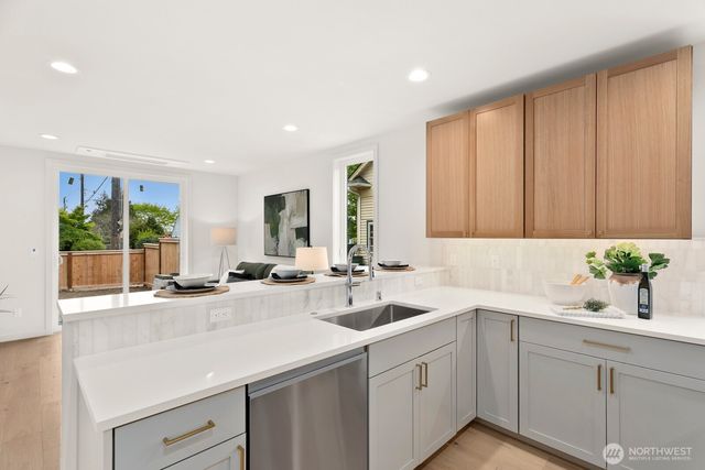 2817 W Bertona Street, Seattle, WA 98199