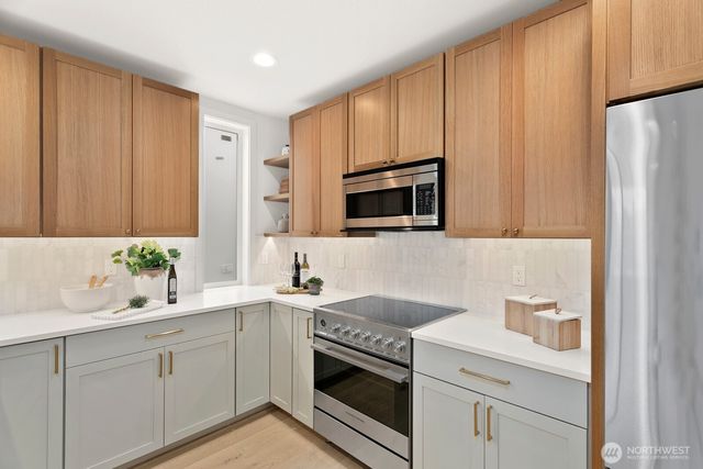 2817 W Bertona Street, Seattle, WA 98199