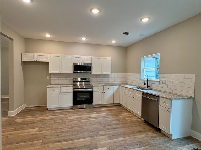682 El Paso Dr, Bullard, TX 75757