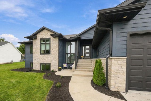 216 Ridge Creek Drive, Janesville, WI 53548