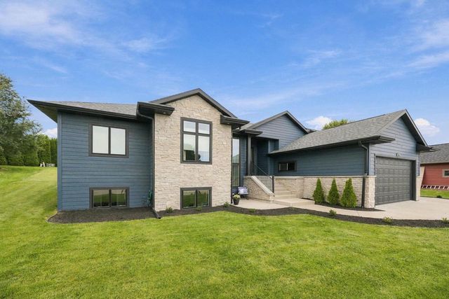 216 Ridge Creek Drive, Janesville, WI 53548