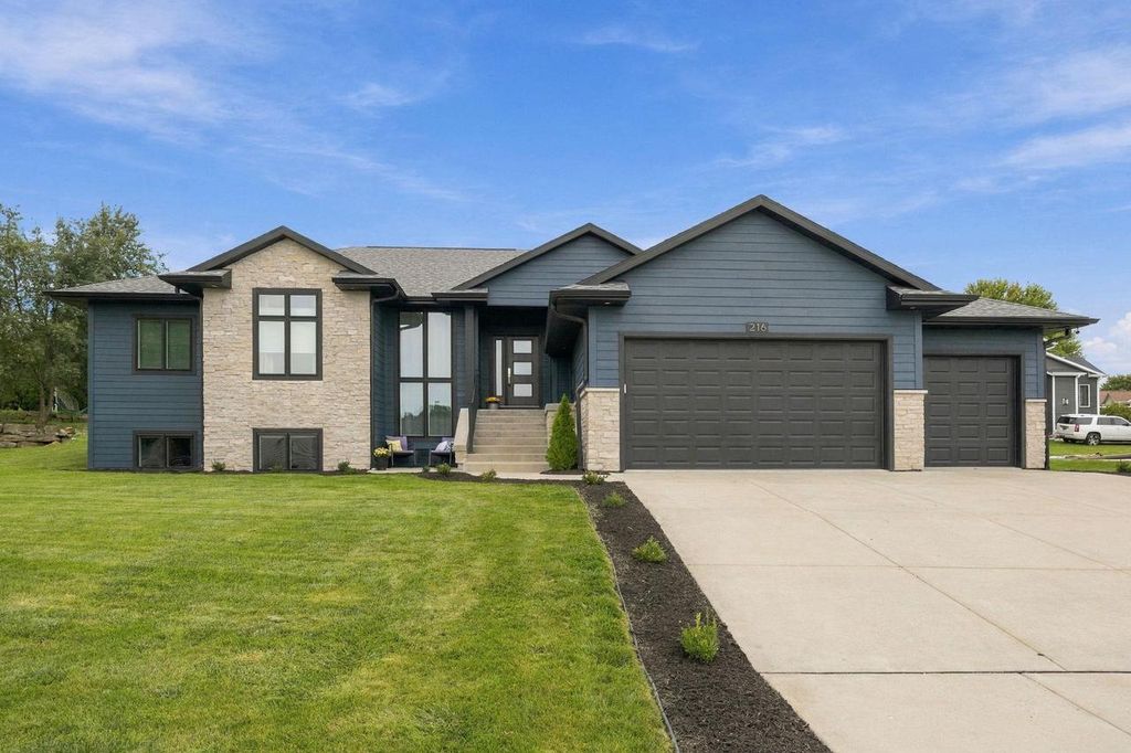 216 Ridge Creek Drive, Janesville, WI 53548