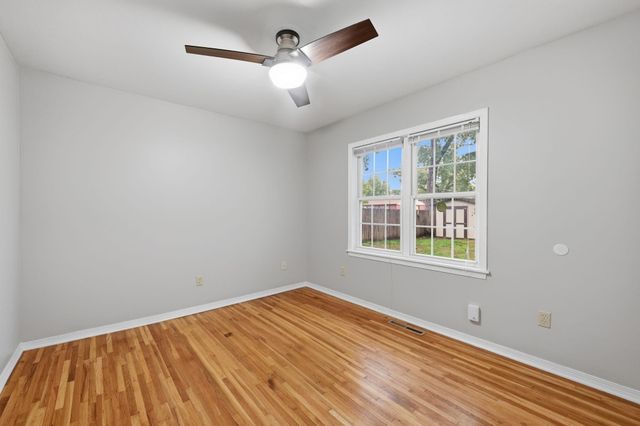 420 N Hillcrest Ave, Haysville, KS 67060