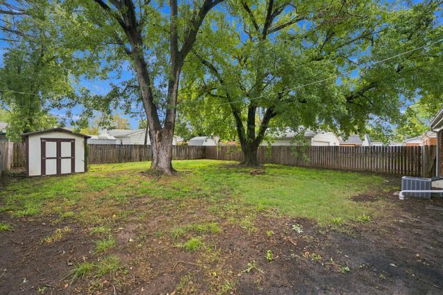 420 N Hillcrest Ave, Haysville, KS 67060